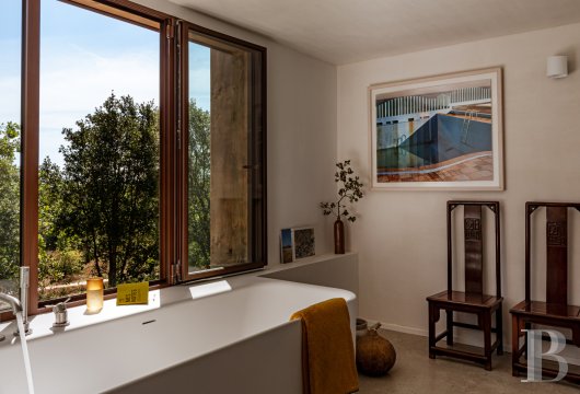 Dans le Gard, en bordure de l’Ardèche, un ancien mas restauré au milieu des oliviers, des vignes et des lavandes - photo  n°37